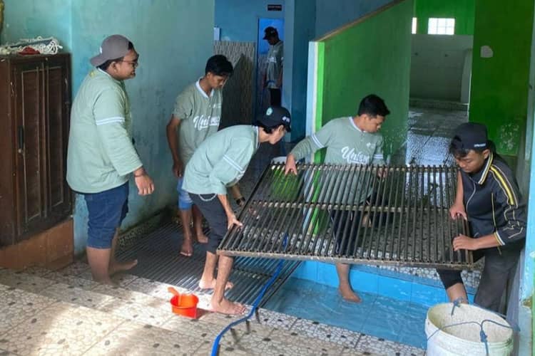 KSM Unisma Malang Jaga Lingkungan Nyaman dan Indah Lewat Jumat Bersih
