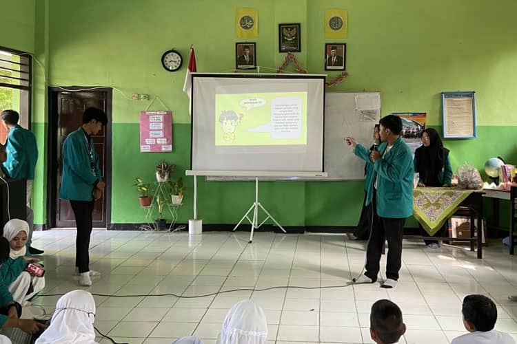Mahasiswa KSM Tekan Bullying Siswa SD dengan Sosialisasi