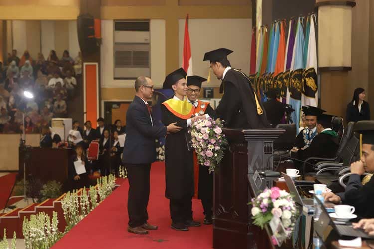 Bangga, 5 Mahasiswa Difabel Buta Hingga Tuli Diwisuda UB, 4 Berpredikat Cum Laude