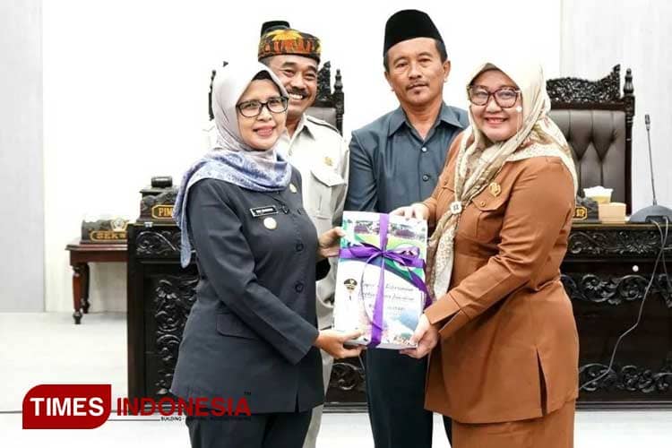 Penyampaian LKPJ 2023, Bupati Blitar Sampaikan Capaian dan Tantangan Pembangunan
