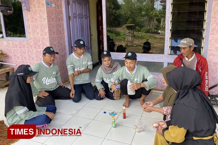 Mahasiswa KSM-T Unisma Gelar Sosialisasi Pembuatan Pestisida Hama Tikus Rumah di Dusun Karanglo