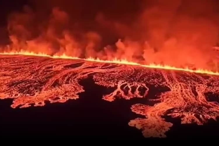 Momen Menakjubkan Lava Erupsi Gunung di Islandia Meleleh Seperti Jamur