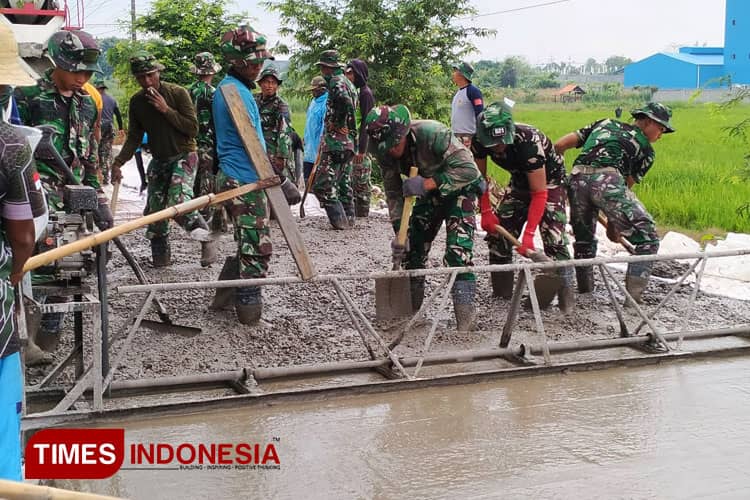 TMMD Ke-119 Lamongan: Membangun Jembatan Asa Warga Desa
