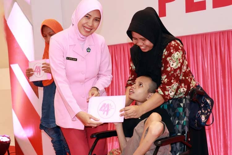 Bagikan Ratusan Paket Sembako, Cara Bhayangkari Cabang Pacitan Peringati HUT ke-44