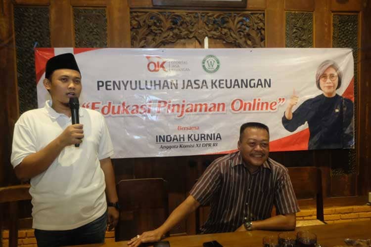 Edukasi Pinjol Bersama OJK, Indah Kurnia Ajak Warga Sidoarjo Bijak Atur Keuangan
