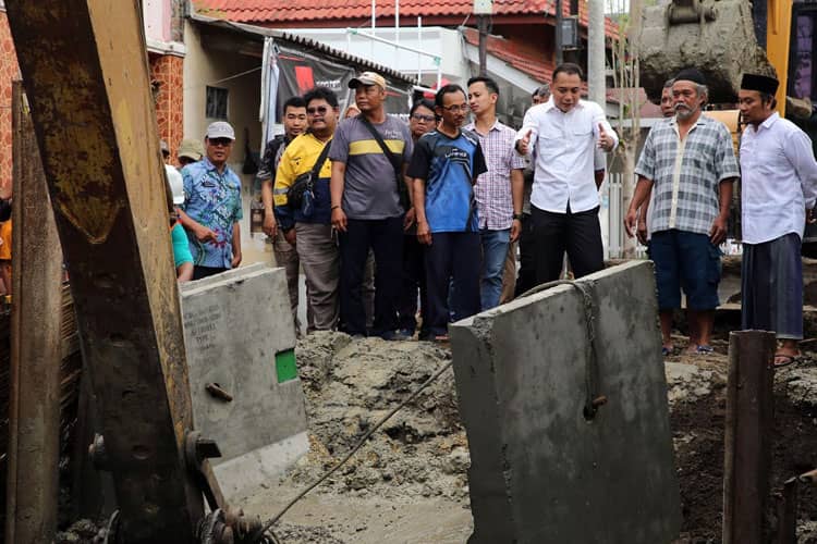 Wali Kota Surabaya Meminta Maaf Terkait Banjir Akibat Pengerjaan Box Culvert