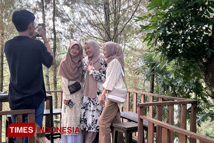 Makam Tan Malaka, Warung Pinus Kediri, dan Pesona Air Terjun Dolo