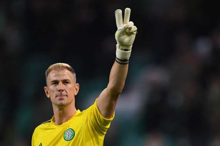 Kiper Joe Hart Gantung Sarung Tangan