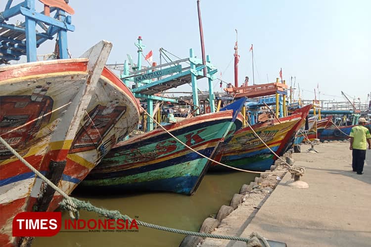 Ratusan Kapal Nelayan Pemalang Diparkir di Pelabuhan, Ini Alasannya