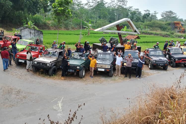 Memacu Andrenalin di Wisata Jeep Watugede Lereng Merapi