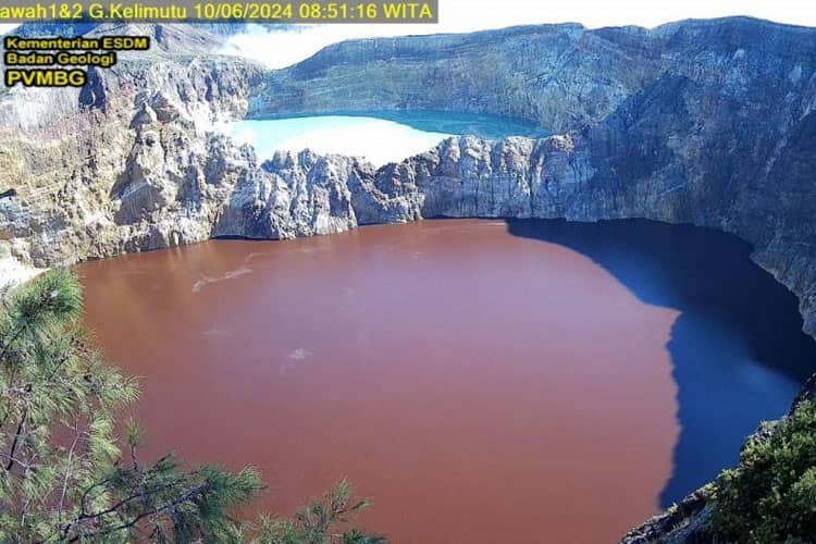 Danau Kawah Gunung Kelimutu Alami Perubahan, ini Penjelasan Badan Geologi