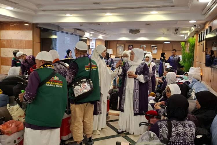 Delay hingga 28 Jam, Jemaah Haji Kloter BPN-9 Balikpapan Terpaksa Tunda Kepulangan