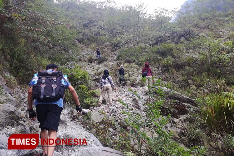 Viral Film Sekawan Limo, Ini Mitos Seputar Naik Gunung