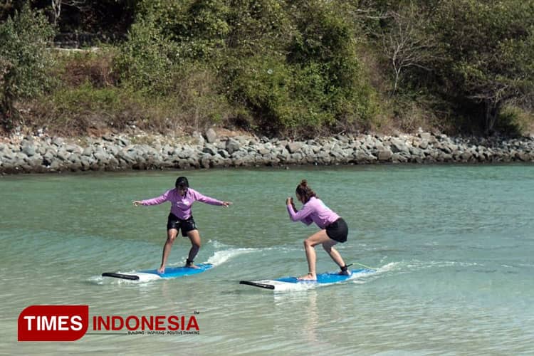 Lantis Surfing School Menggeliat: Oase Baru di Pantai Selong Belanak