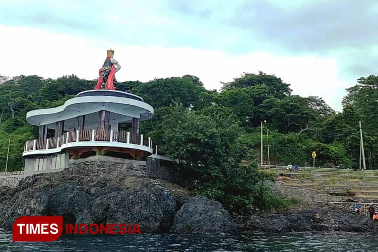 Check This Ancient Volcano Remnants at Watu Dodol Beach