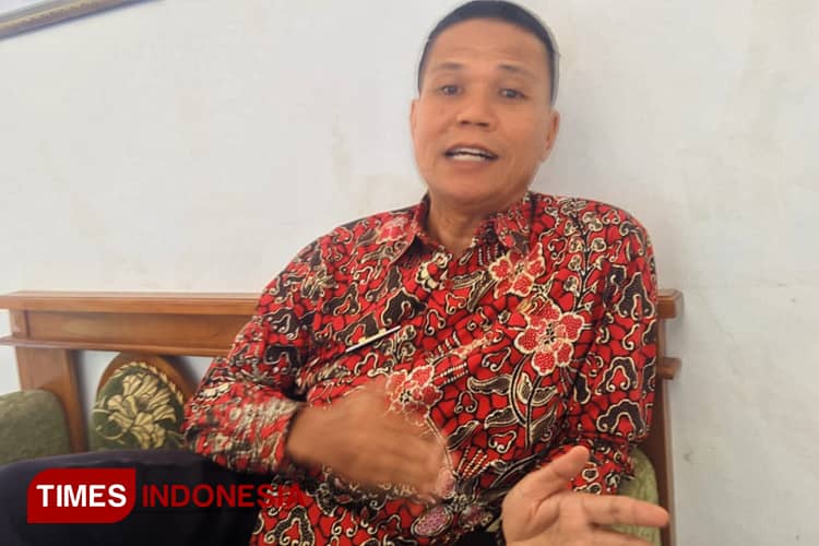 Layanan WhatsApp Disdukcapil Pacitan Lemot, Warga Diminta Datang Langsung ke Kantor