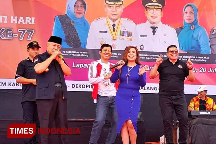 Sanusi-Didik Nyanyi Bareng "Pertemuan", Abah Sanusi: Ayo yang Seragam Hijau Maju