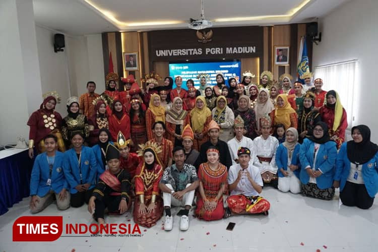 Mahasiswa PMM 4 UNIPMA Madiun Tampilkan Festival Budaya Nusantara