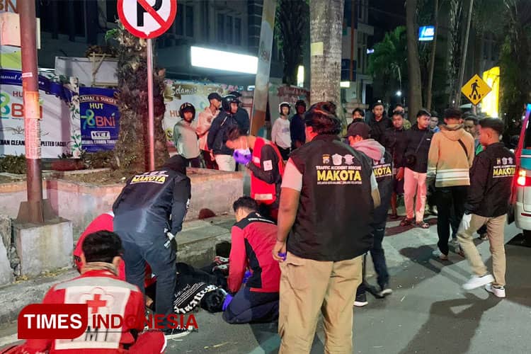 Tak Pakai Helm, Pemuda di Kota Malang Tewas Usai Tabrak Trotoar