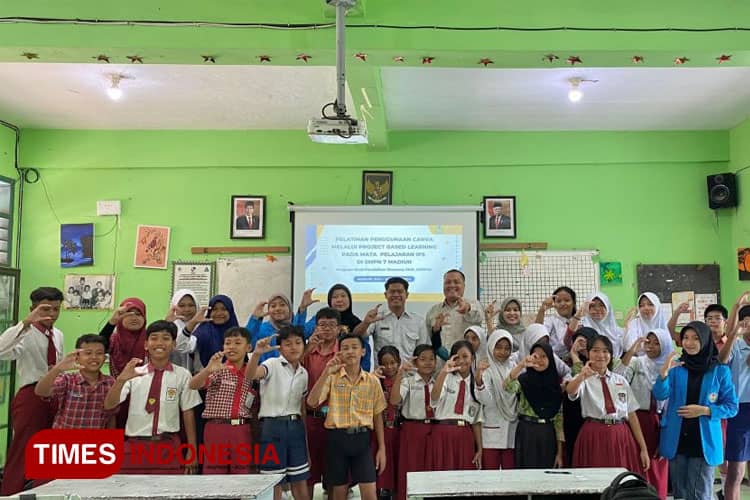 Tim Pengabdian Pendidikan Ekonomi UNIPMA Lakukan Project Based Learning IPS di SMPN 7 Kota Madiun
