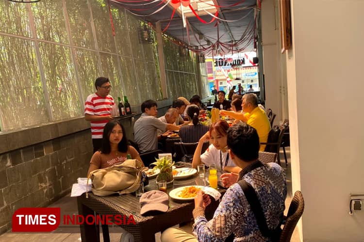 Nikmatnya Makan di Festival Kuliner Pandalungan, Ada Pecel Pincuk hingga Nasi Gudug