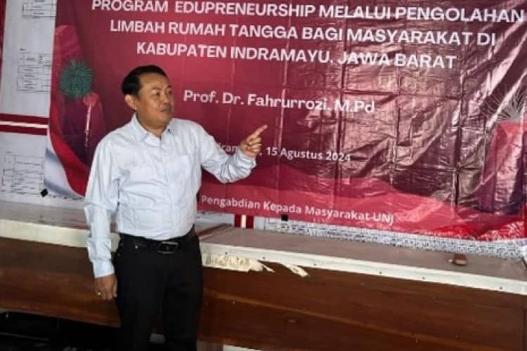 Warek IV Bidang Perencanaan dan Kerja sama UNJ adakan Pengabdian Masyarakat di Kabupaten Indramayu