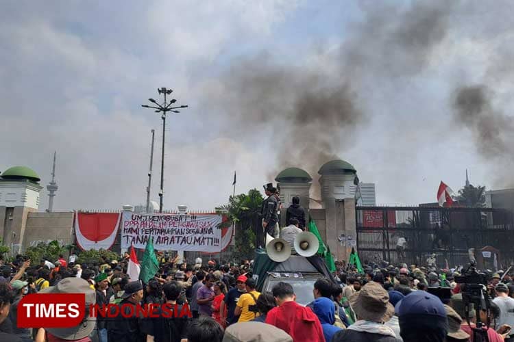 Mahasiswa Kembali Demo di Depan DPR RI Menolak Revisi UU Pilkada