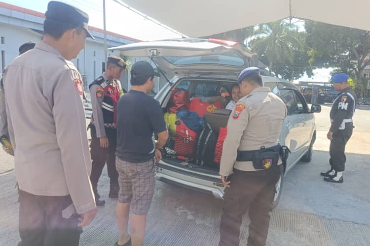 Pelabuhan Ketapang Diawasi Ketat, Polisi Periksa Kendaraan Menuju Bali