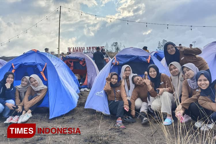 Asiknya Camping di Kawah Wurung Sambil Melihat Gunung Ijen dan Belajar Ijen Geopark
