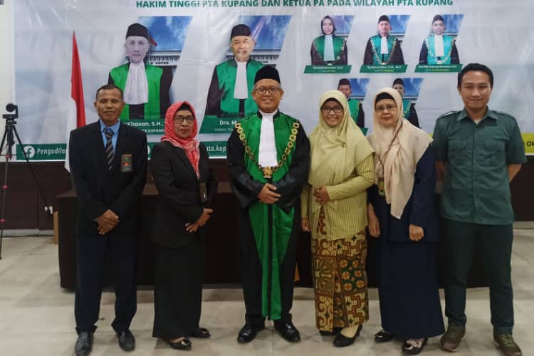 Ketua PTA Kupang NTT Lantik H. Fahrurrozi sebagai Ketua PA Waingapu yang Baru