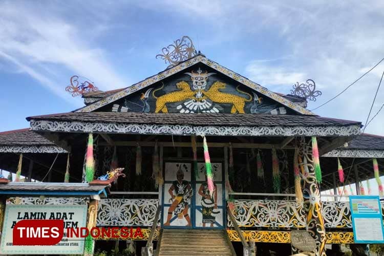 Keagungan Lamin Adat Adjang Lidem, Warisan Budaya Dayak Kenyah di Tengah Hutan Kalimantan