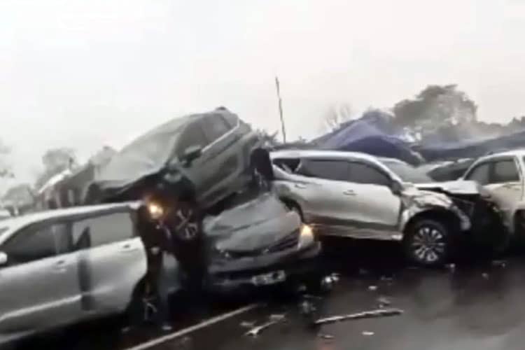Kecelakaan Beruntun di Tol Cipularang KM 92 Diduga Akibat Rem Blong
