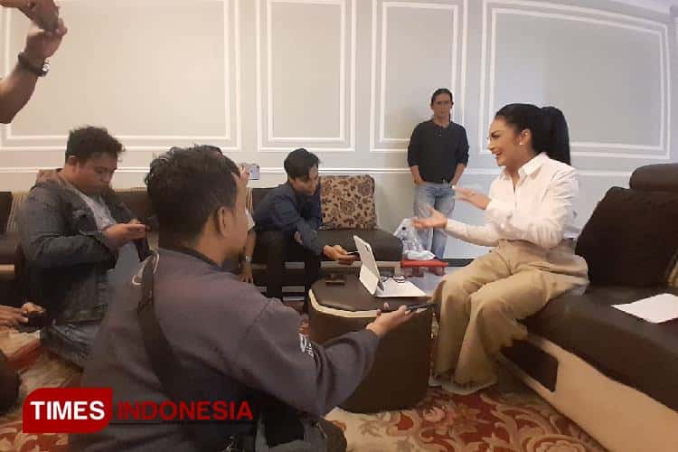 Krisdayanti Tunjukkan Sikap Legawa, Ucapkan Selamat kepada Nurochman-Heli Suyanto