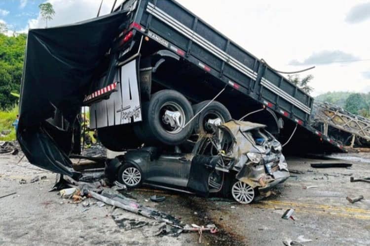 Bus Tabrak Truk di Brasil, 38 Penumpang Tewas