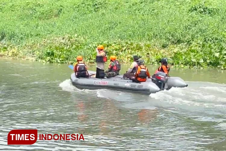 Balita Tercebur Selokan Ditemukan di Antara Enceng Gondok