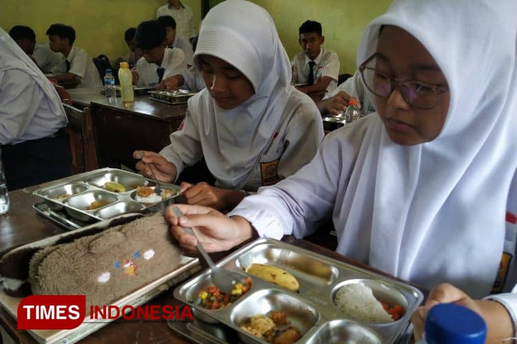 Curhat Lewat Sobekan Kertas, Siswa Jateng Minta MBG Ayam Geprek dan Susu Cokelat ke Pak Prabowo