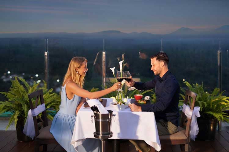 Rayakan Valentine Dinner Romantis di Rooftop Lounge Kokoon Hotel Banyuwangi