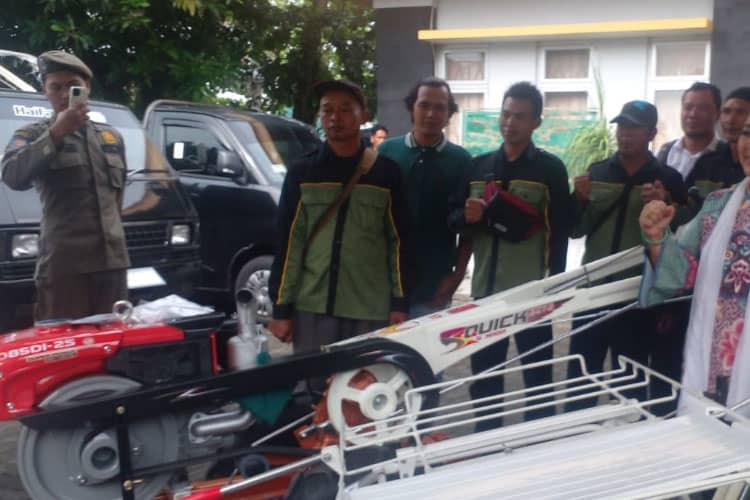 Serahkan Bantuan Alsintan, Titiek Soeharto Dorong Regenerasi Petani Muda di Bantul