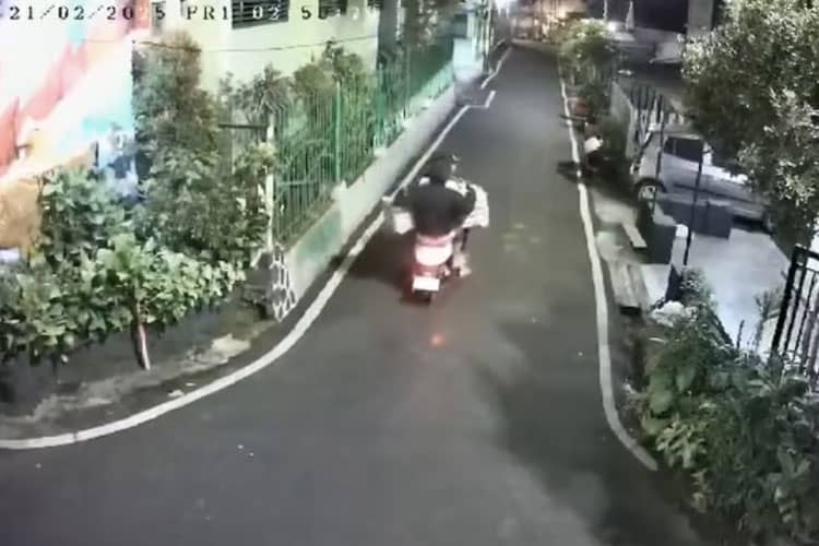 Komplotan Maling di Kota Malang Terekam CCTV Mencuri Ratusan Butir Telur