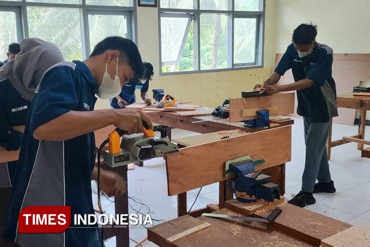 Jalur Penerimaan Murid Baru di SMK Berbeda dari SPMB, Tidak Berlaku Empat Jalur Umum