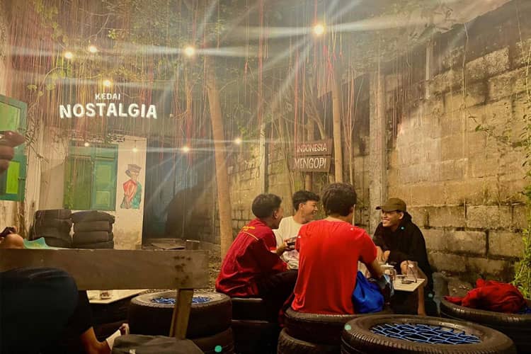 Menikmati Suasana Retro di Kedai Nostalgia Bojonegoro