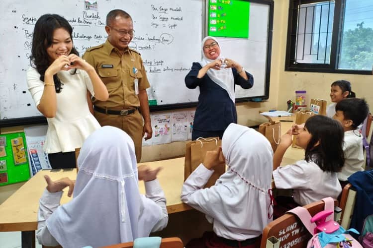Dukung Program Makan Sehat Bergizi, Cahaya Manthovani dan Yayasan Inklusi Pelita Bangsa Berbagi Kepedulian di SLB Negeri 7 Jakarta