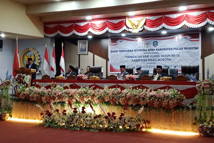 Peringati HUT Ke-16 Pulau Morotai Melalui Paripurna Istimewa, Bupati Rusli Ajak Masyarakat Bersatu