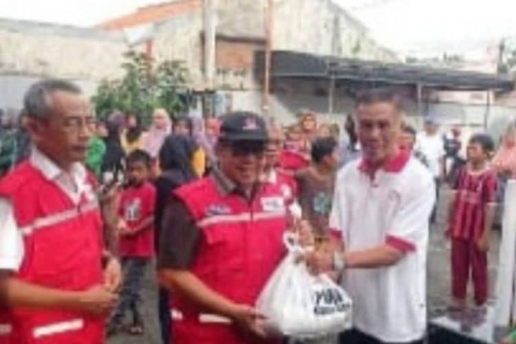 162 Bingkisan Lebaran Diterima Warga Sekitar Markas PMI Cilacap