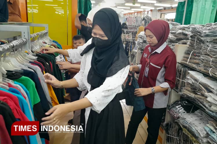 Baju Baru, Tradisi Lebaran Atau Kewajiban?