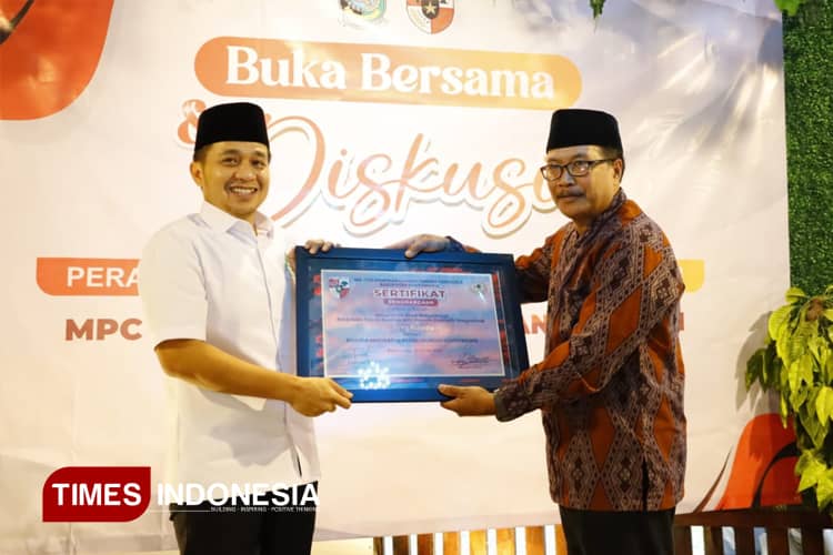 Ketua GP Ansor Banyuwangi Raih Penghargaan Pemuda Motivator Perekonomian