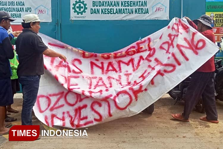 Ratusan Petani Desa Kalirandu Geruduk PT Golden Vactory Minta Atasi Dampak Pembangunan Pabrik