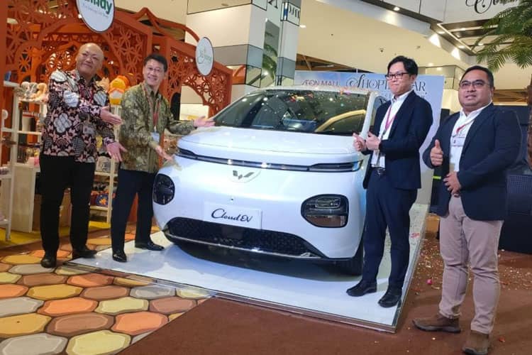 Program SHOPTACULAR AEON MALL Siapkan Hadiah Utama Mobil Listrik Wuling EV Cloud