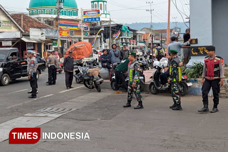 Polresta Banyuwangi Optimalkan Pengamanan dan Pengaturan Arus Mudik Lebaran di Pelabuhan Ketapang