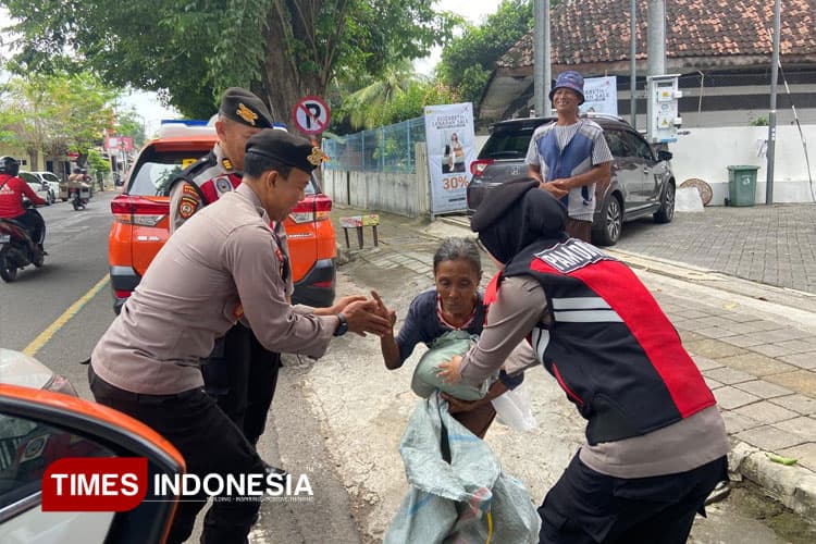 Polresta Banyuwangi Peduli, Berbagi Dibulan Suci